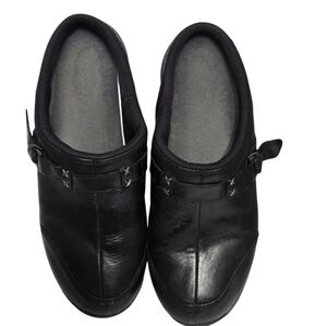 'S925456 Women Black Leather Slip-On Shoes